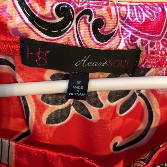 🍁3/$25🍁 Kimono style gorgeous blouse - Picture 2 of 2